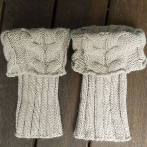 Beige knitted boot toppers.